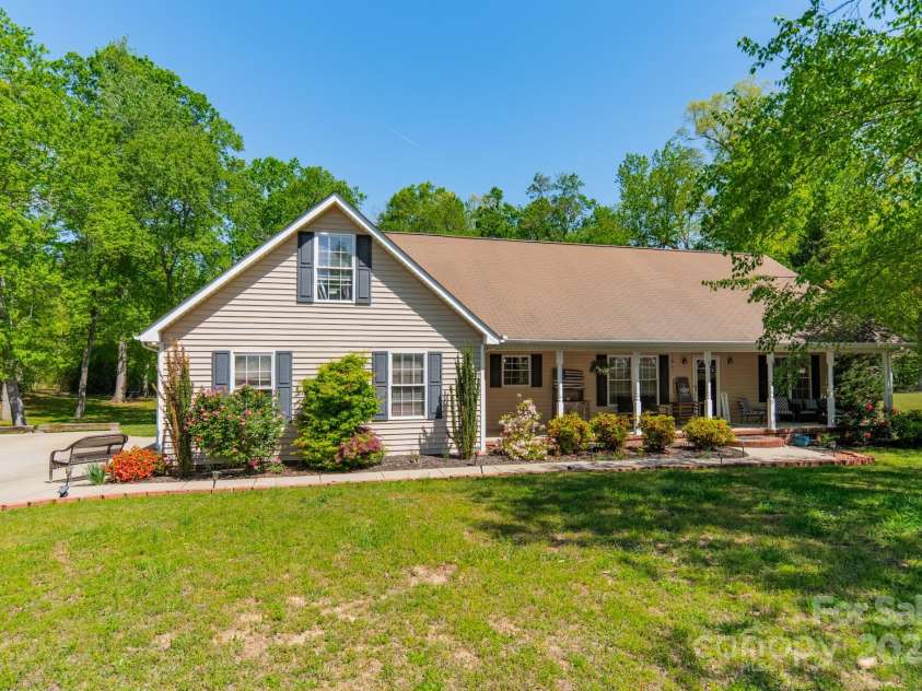 1374 Weatherby Drive, Salisbury, NC 28146.  MLS# CAR4248862, YatesRealty ID 8404. 