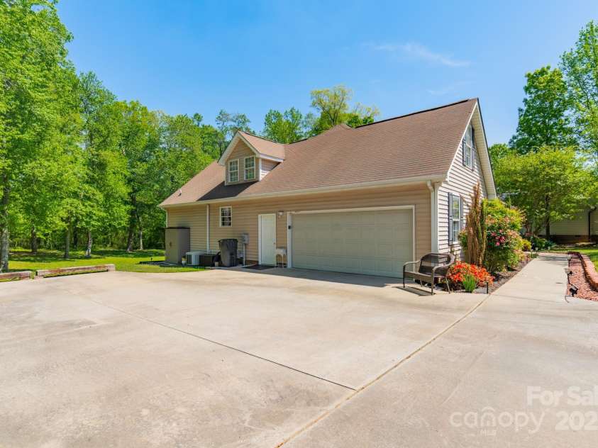 1374 Weatherby Drive, Salisbury, NC 28146.  MLS# CAR4248862, YatesRealty ID 8404. 