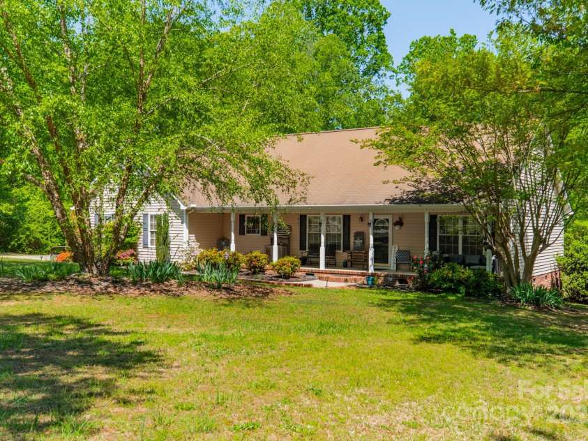 1374 Weatherby Drive, Salisbury, NC 28146.  MLS# CAR4248862, YatesRealty ID 8404. 