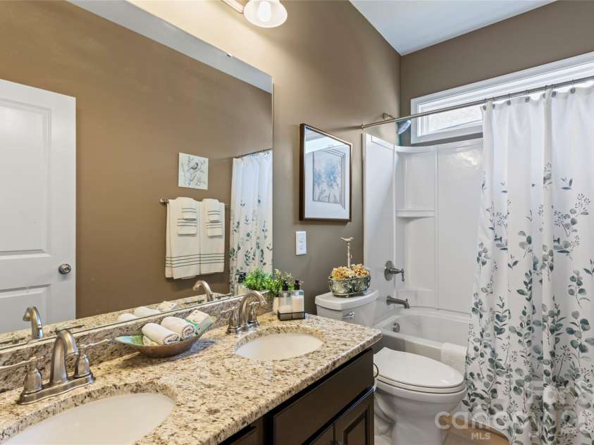 8015 Frances Haven Drive, Harrisburg, NC 28075.  MLS# CAR4318359, YatesRealty ID 8404. Full Bathroom