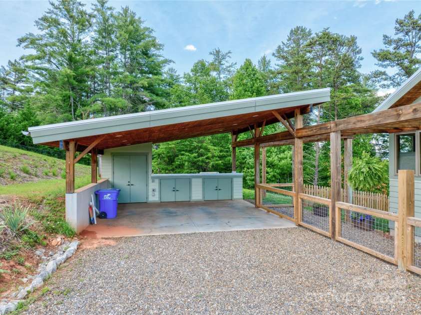 13 New Home Road, Marshall, NC 28753.  MLS# CAR4274055, YatesRealty ID 8405. 