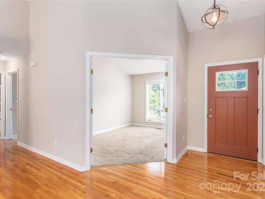 2 New Cross South, Asheville, NC 28805.  MLS# CAR4275977, YatesRealty ID 8407. 