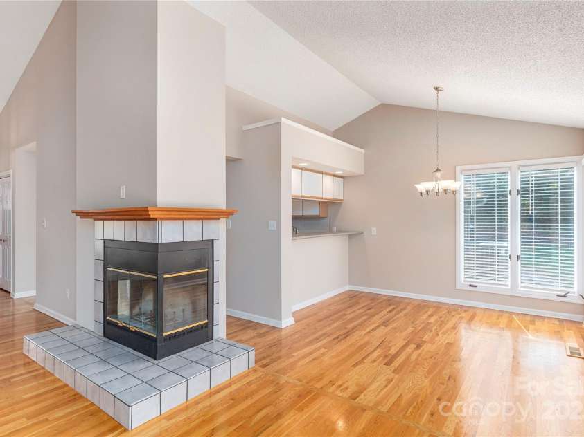 2 New Cross South, Asheville, NC 28805.  MLS# CAR4275977, YatesRealty ID 8407. 