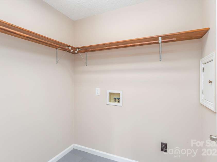 2 New Cross South, Asheville, NC 28805.  MLS# CAR4275977, YatesRealty ID 8407. 