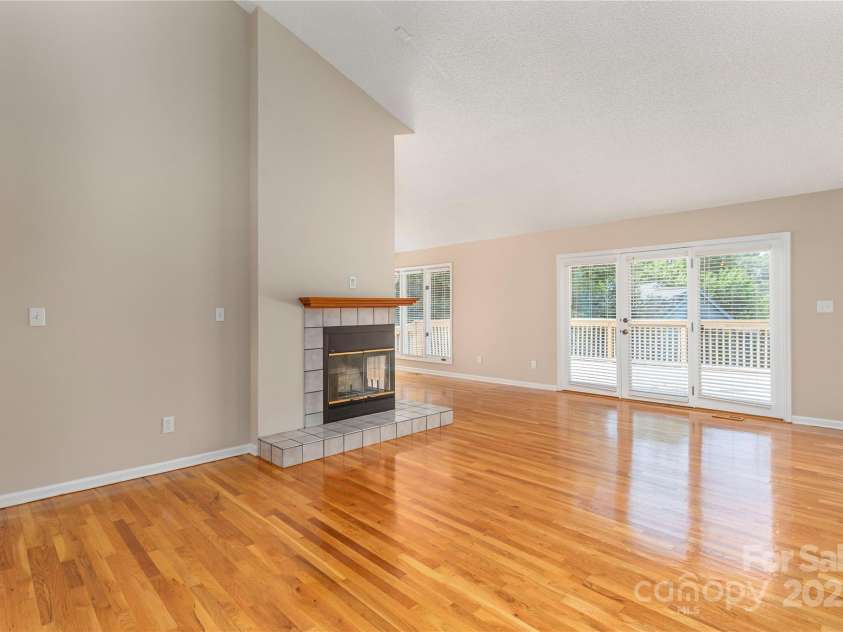 2 New Cross South, Asheville, NC 28805.  MLS# CAR4275977, YatesRealty ID 8407. 