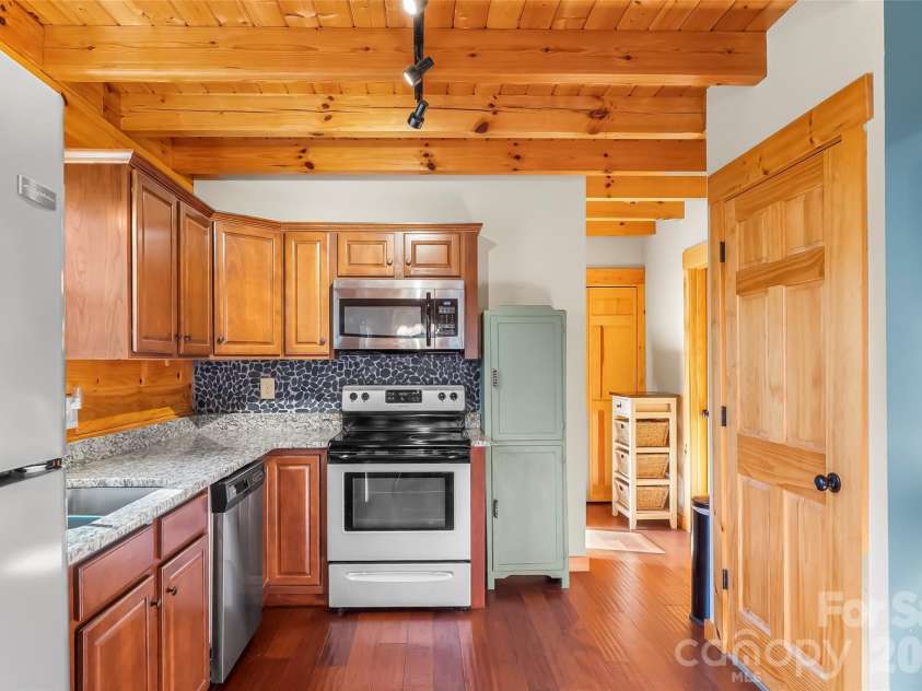 204 Mountain Vista Drive, Nebo, NC 28761.  MLS# CAR4330254, YatesRealty ID 8408. 