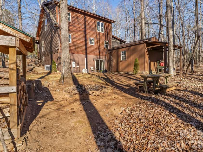 204 Mountain Vista Drive, Nebo, NC 28761.  MLS# CAR4330254, YatesRealty ID 8408. 