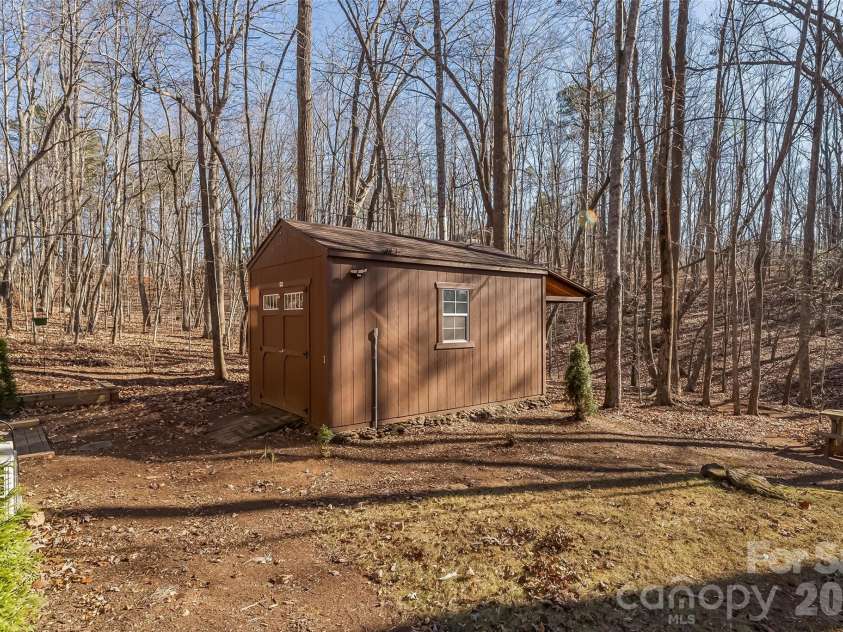 204 Mountain Vista Drive, Nebo, NC 28761.  MLS# CAR4330254, YatesRealty ID 8408. 