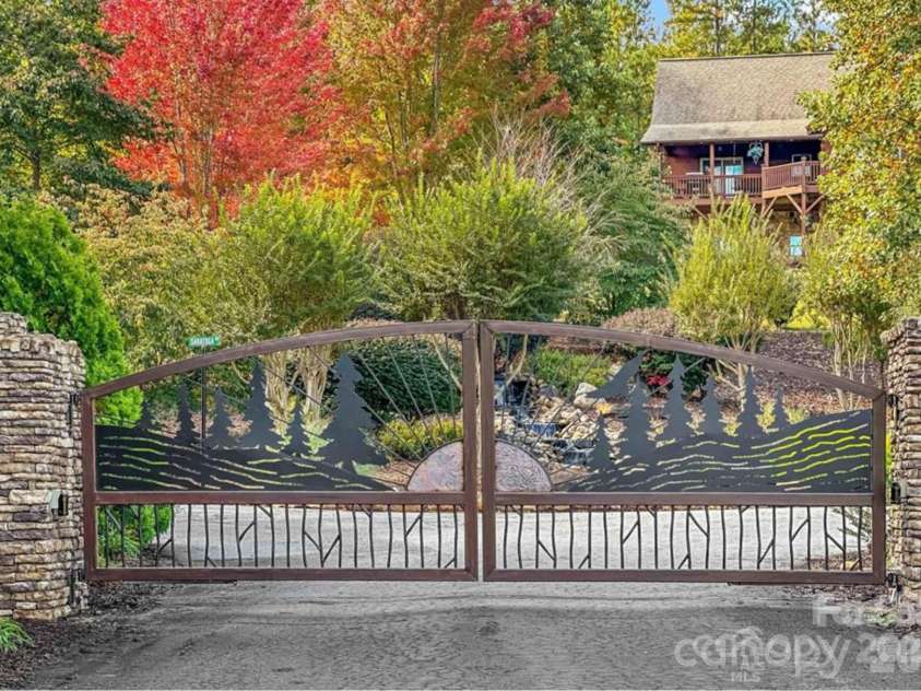 204 Mountain Vista Drive, Nebo, NC 28761.  MLS# CAR4330254, YatesRealty ID 8408. 