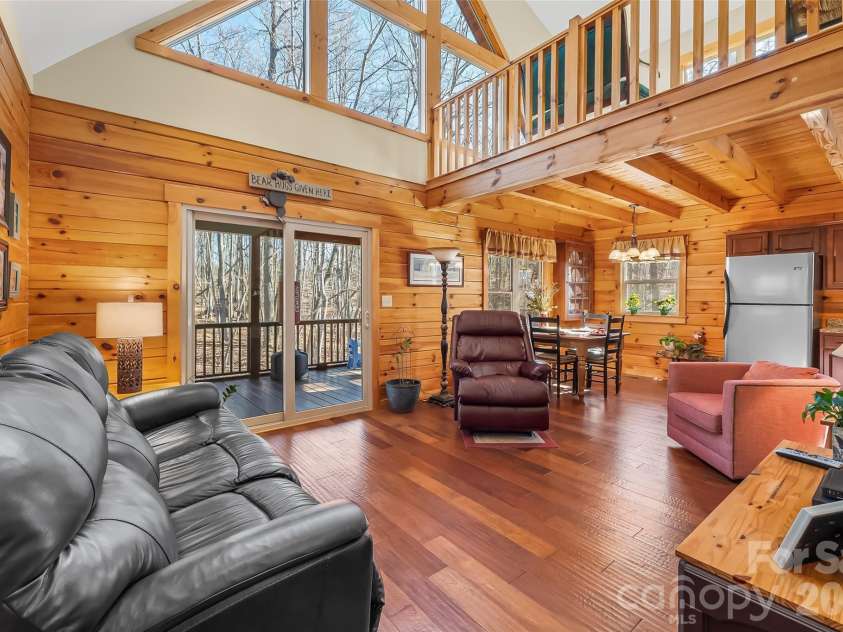 204 Mountain Vista Drive, Nebo, NC 28761.  MLS# CAR4330254, YatesRealty ID 8408. Great room