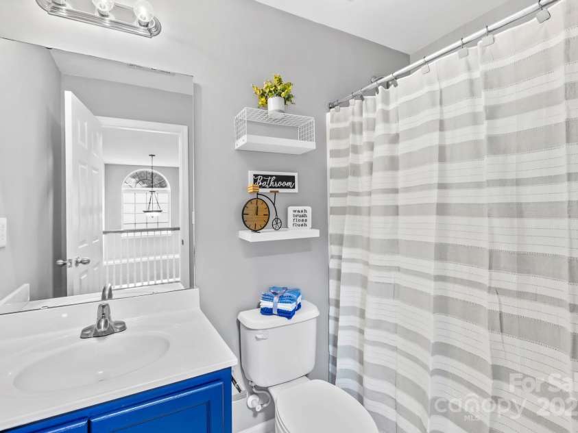5025 Wicklow Drive, Gastonia, NC 28054.  MLS# CAR4291609, YatesRealty ID 8408. Full Hall Bathroom