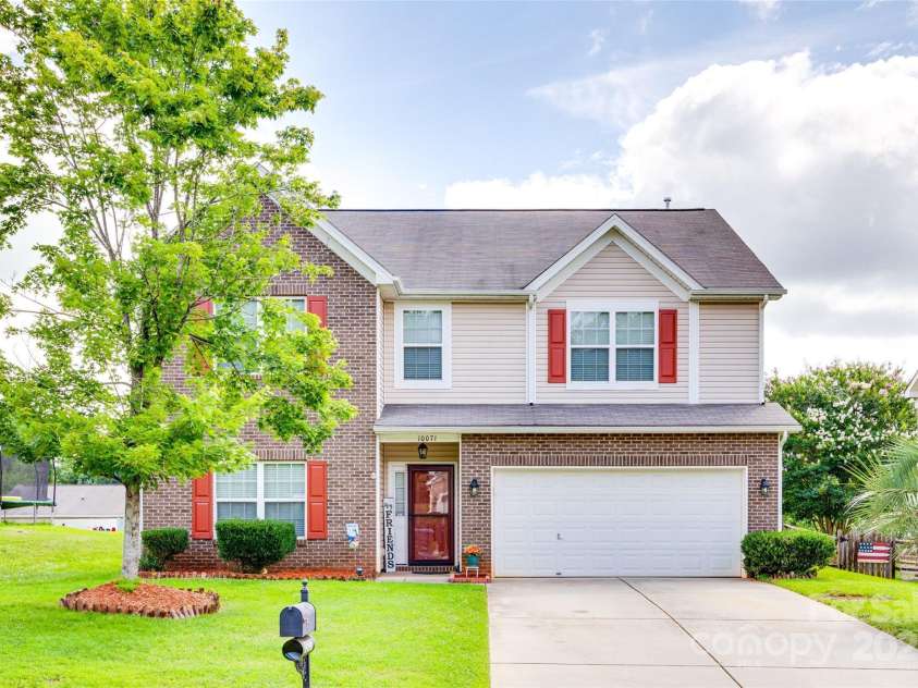 10071 Highland Creek Circle, Indian Land, SC 29707.  MLS# CAR4235607, YatesRealty ID 8409. Welcome Home!