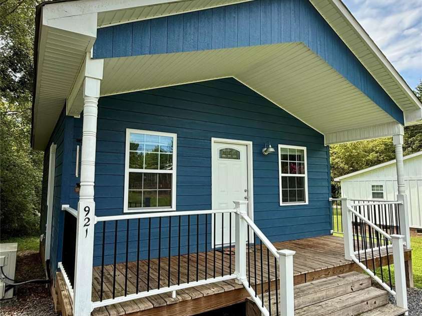 921 Long Street Extension, Oakboro, NC 28129.  MLS# CAR4311497, YatesRealty ID 8409. 