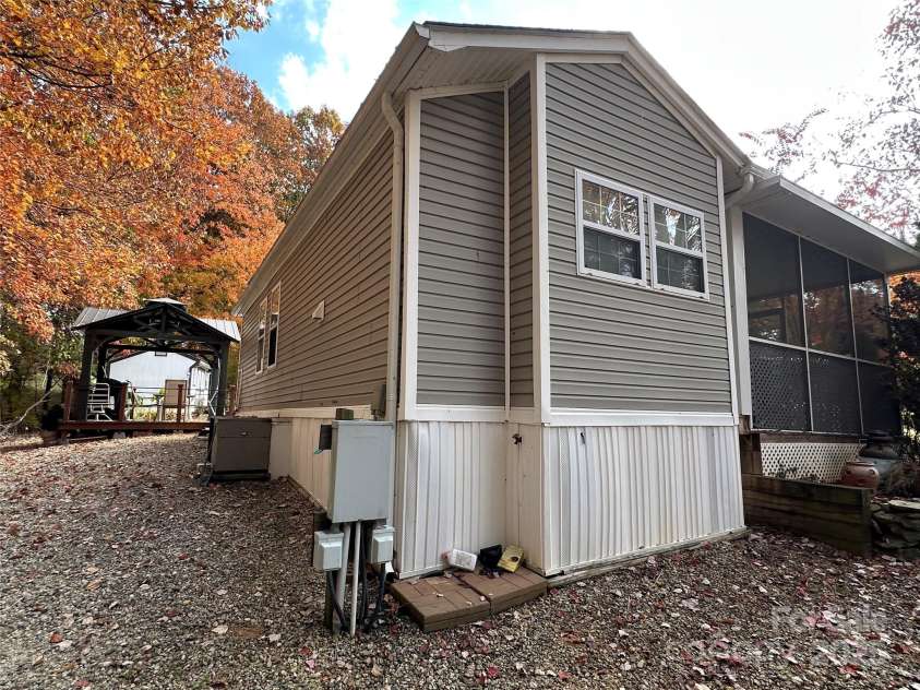 124 Hummingbird Circle, New London, NC 25127.  MLS# CAR4320596, YatesRealty ID 841. 