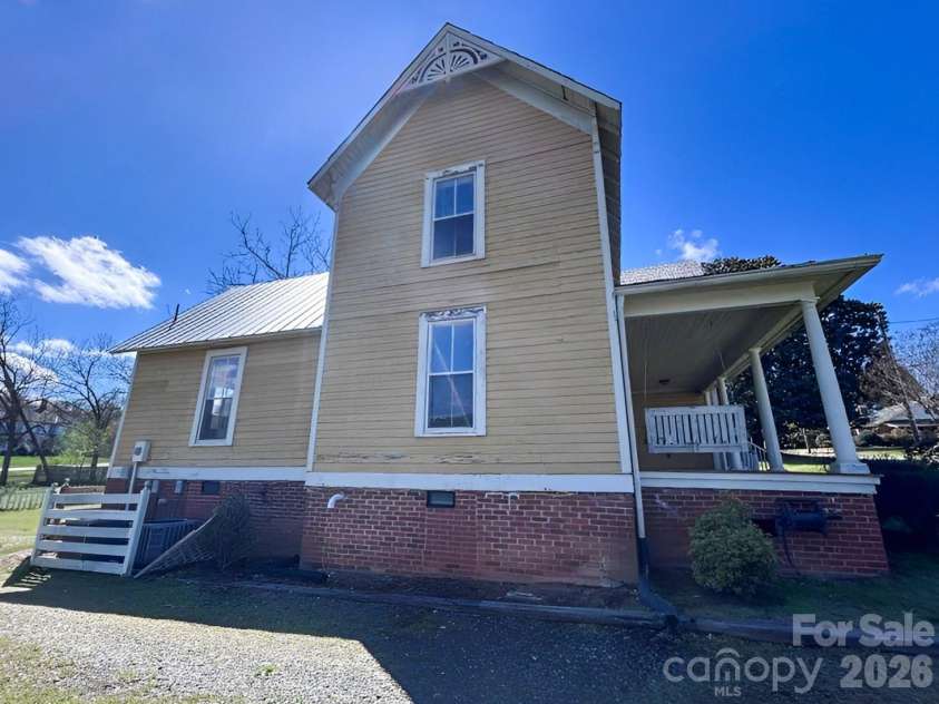 202 Central Avenue, Catawba, NC 28609.  MLS# CAR4359064, YatesRealty ID 8410. 