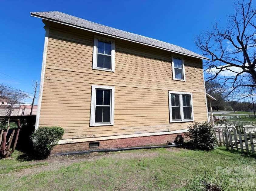 202 Central Avenue, Catawba, NC 28609.  MLS# CAR4359064, YatesRealty ID 8410. 