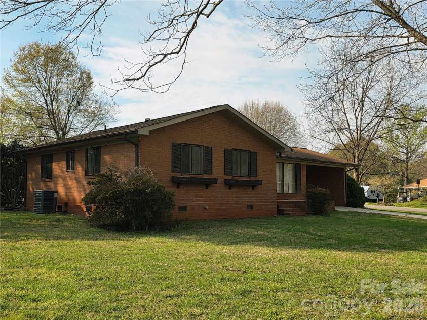 217 Park Road, Mount Holly, NC 28120.  MLS# CAR4360261, YatesRealty ID 8412. 
