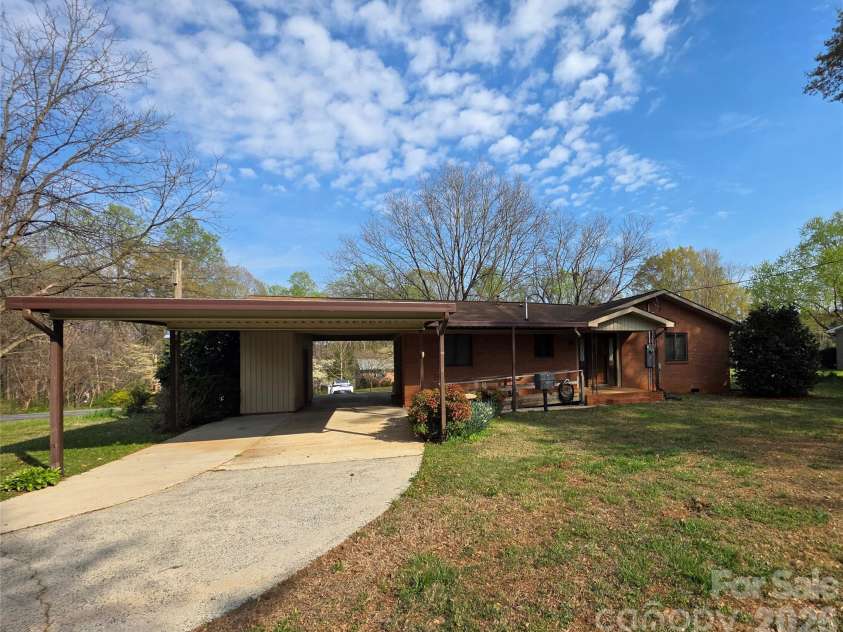 217 Park Road, Mount Holly, NC 28120.  MLS# CAR4360261, YatesRealty ID 8412. 