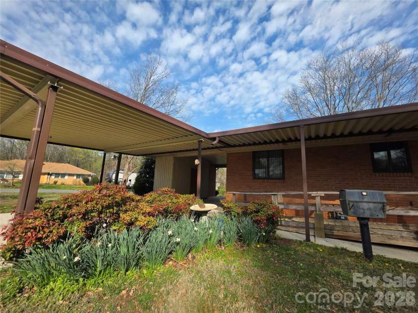 217 Park Road, Mount Holly, NC 28120.  MLS# CAR4360261, YatesRealty ID 8412. 