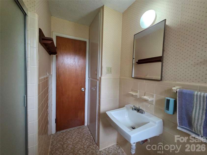 217 Park Road, Mount Holly, NC 28120.  MLS# CAR4360261, YatesRealty ID 8412. 