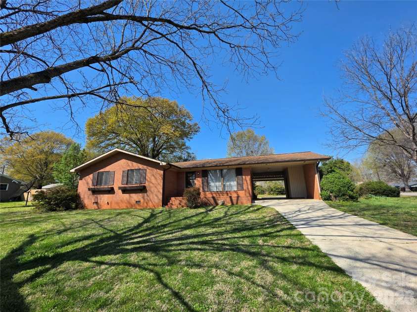 217 Park Road, Mount Holly, NC 28120.  MLS# CAR4360261, YatesRealty ID 8412. 