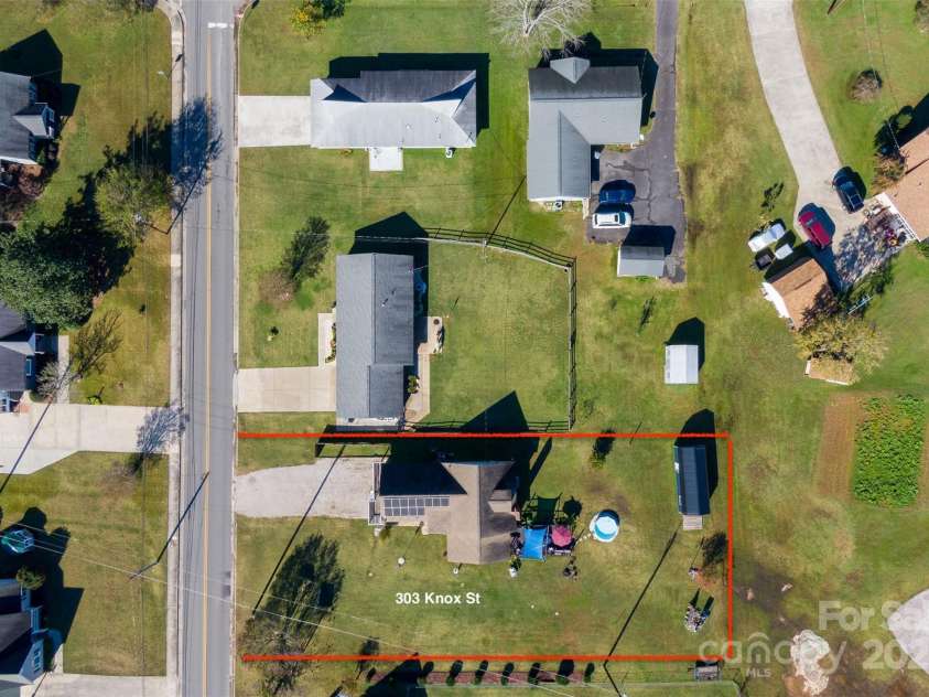 303 Knox Street, Clover, SC 29710.  MLS# CAR4207332, YatesRealty ID 8412. 