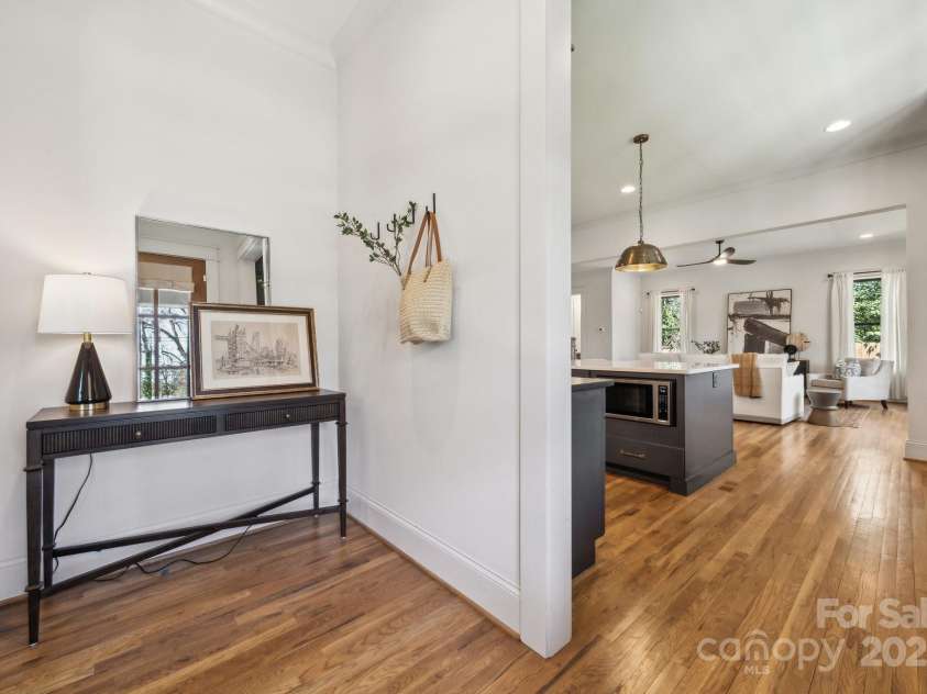 1218 Karendale Avenue, Charlotte, NC 28208.  MLS# CAR4239159, YatesRealty ID 8413. 