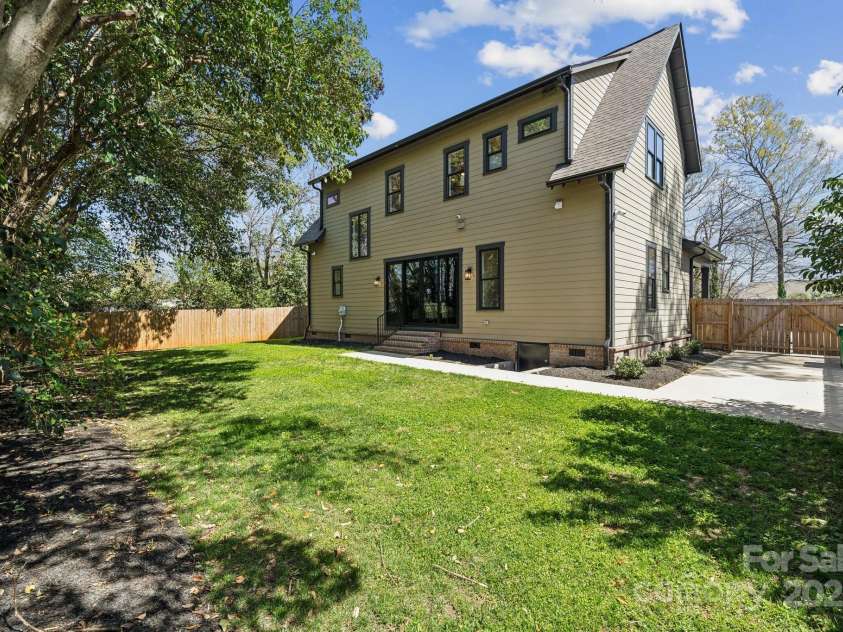 1218 Karendale Avenue, Charlotte, NC 28208.  MLS# CAR4239159, YatesRealty ID 8413. 