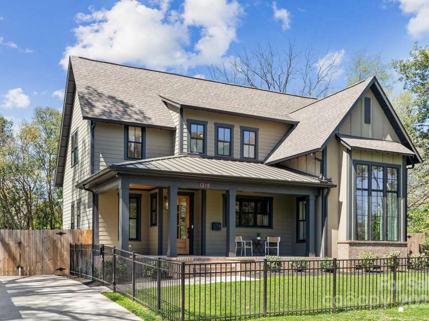 1218 Karendale Avenue, Charlotte, NC 28208.  MLS# CAR4239159, YatesRealty ID 8413. 