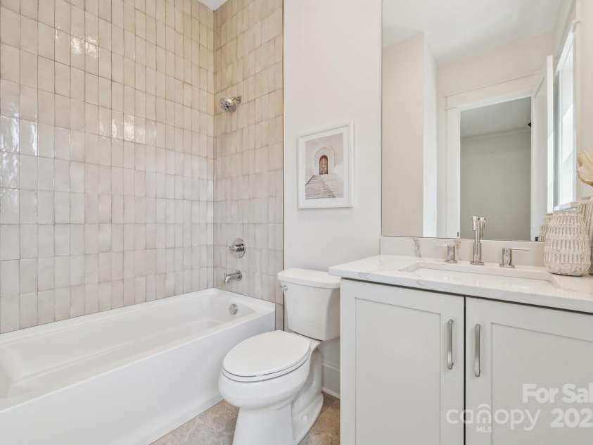 1218 Karendale Avenue, Charlotte, NC 28208.  MLS# CAR4239159, YatesRealty ID 8413. Junior Primary en Suite
