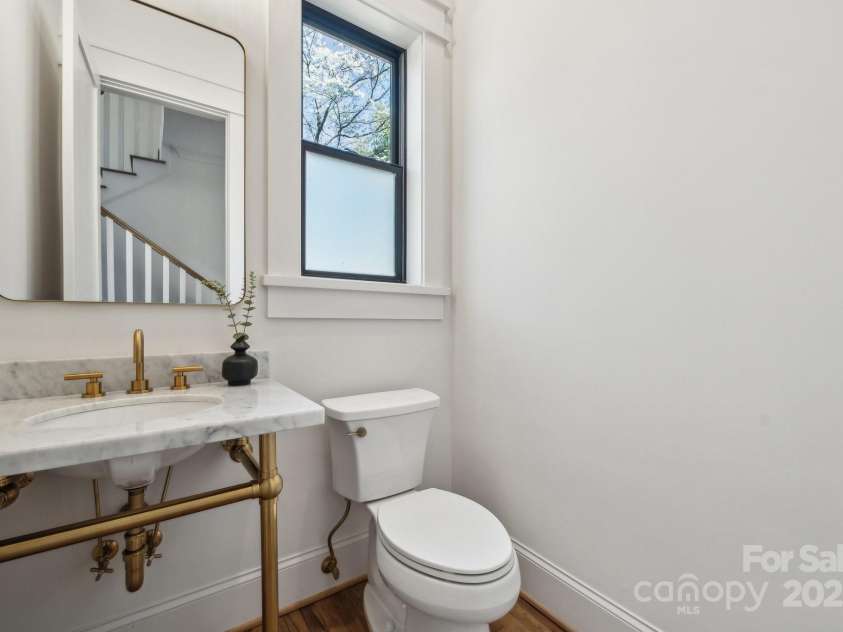 1218 Karendale Avenue, Charlotte, NC 28208.  MLS# CAR4239159, YatesRealty ID 8413. Powder Room