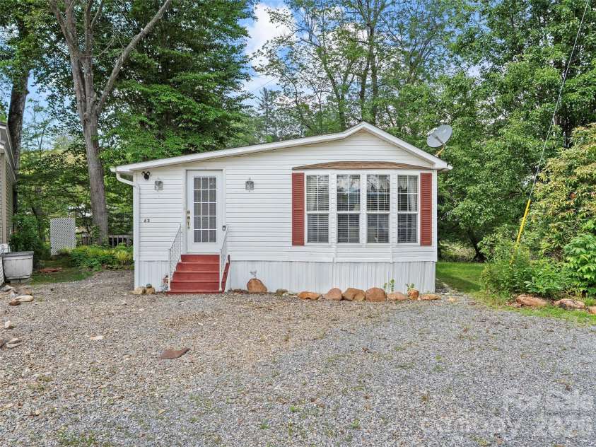 43 Pike Point, Waynesville, NC 28785.  MLS# CAR4399210, YatesRealty ID 8414. 