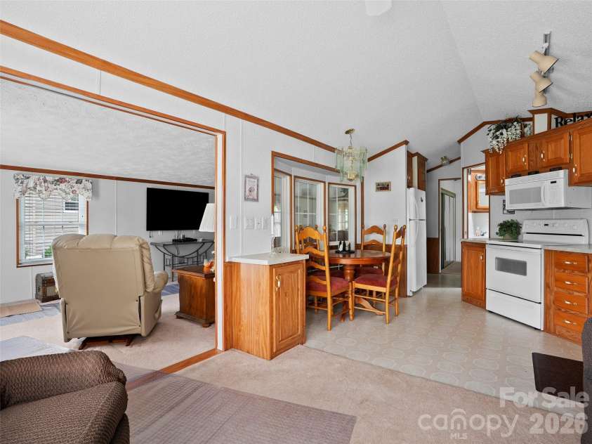 43 Pike Point, Waynesville, NC 28785.  MLS# CAR4399210, YatesRealty ID 8414. 