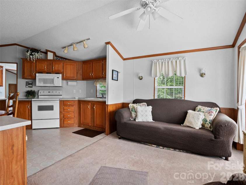 43 Pike Point, Waynesville, NC 28785.  MLS# CAR4399210, YatesRealty ID 8414. 