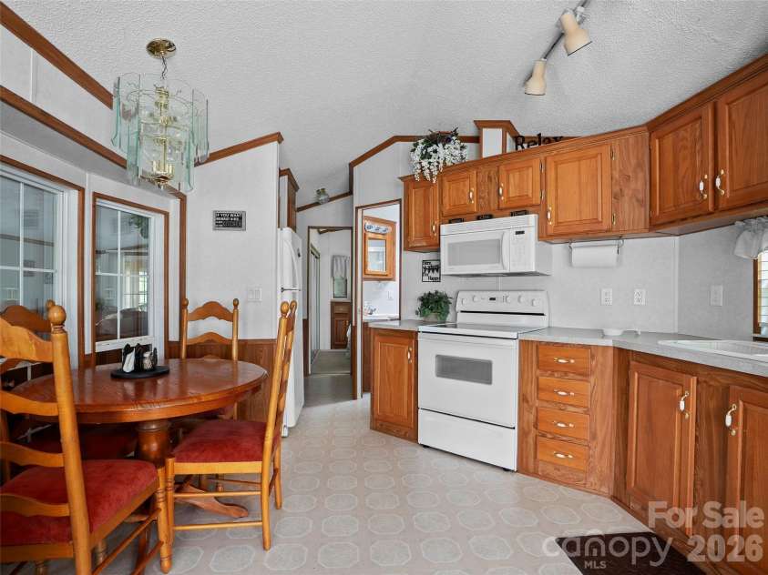 43 Pike Point, Waynesville, NC 28785.  MLS# CAR4399210, YatesRealty ID 8414. 