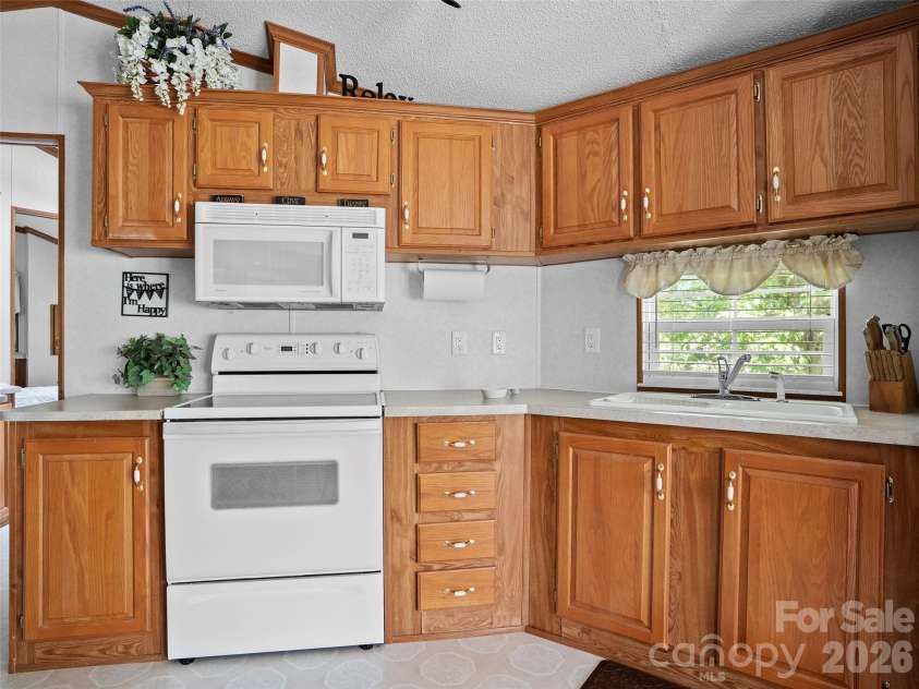 43 Pike Point, Waynesville, NC 28785.  MLS# CAR4399210, YatesRealty ID 8414. 