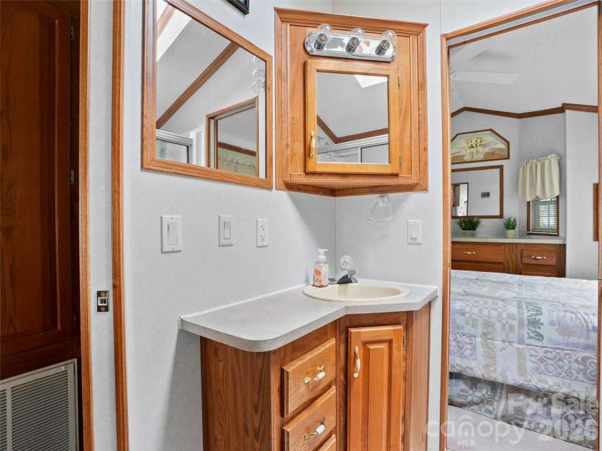 43 Pike Point, Waynesville, NC 28785.  MLS# CAR4399210, YatesRealty ID 8414. 