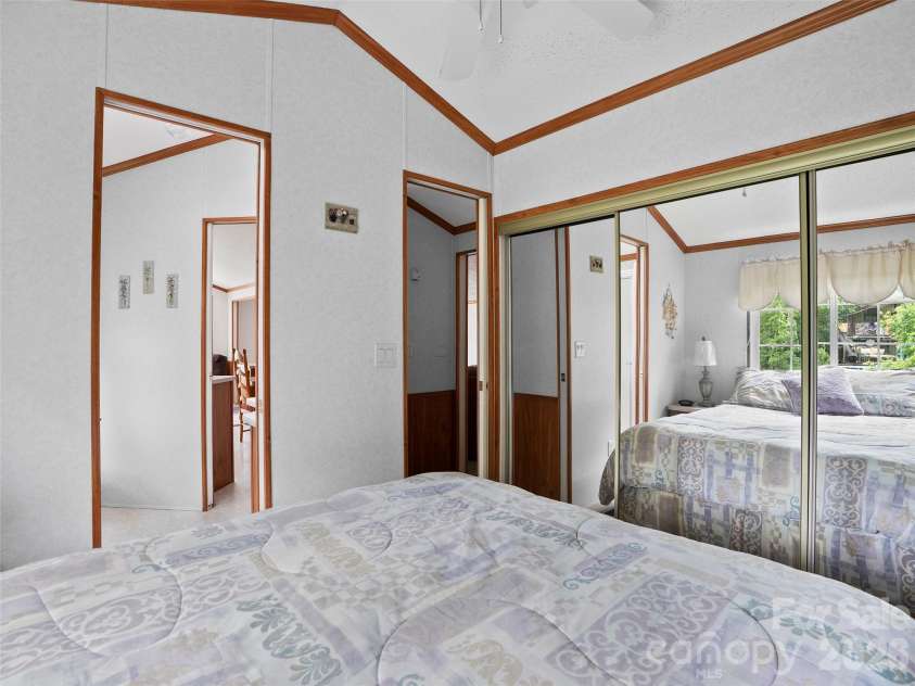 43 Pike Point, Waynesville, NC 28785.  MLS# CAR4399210, YatesRealty ID 8414. 