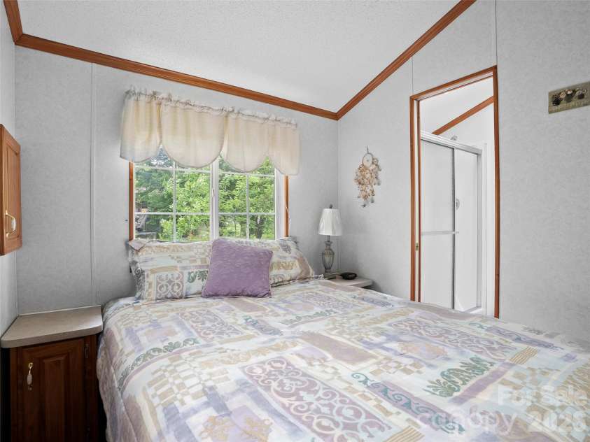 43 Pike Point, Waynesville, NC 28785.  MLS# CAR4399210, YatesRealty ID 8414. 