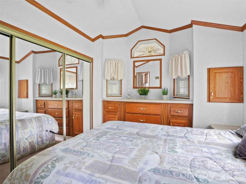43 Pike Point, Waynesville, NC 28785.  MLS# CAR4399210, YatesRealty ID 8414. 