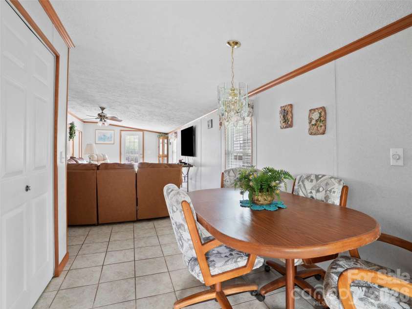 43 Pike Point, Waynesville, NC 28785.  MLS# CAR4399210, YatesRealty ID 8414. 