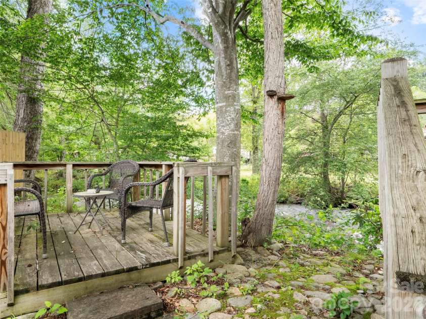 43 Pike Point, Waynesville, NC 28785.  MLS# CAR4399210, YatesRealty ID 8414. 