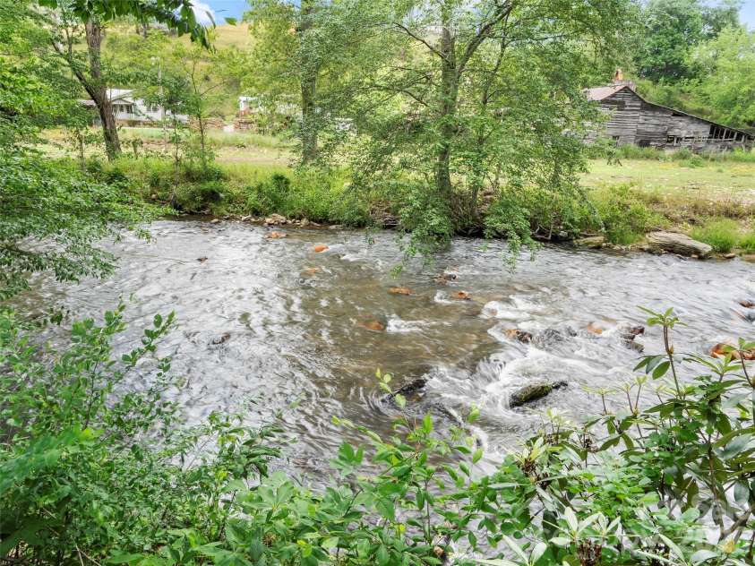 43 Pike Point, Waynesville, NC 28785.  MLS# CAR4399210, YatesRealty ID 8414. 