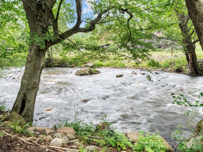 43 Pike Point, Waynesville, NC 28785.  MLS# CAR4399210, YatesRealty ID 8414. 