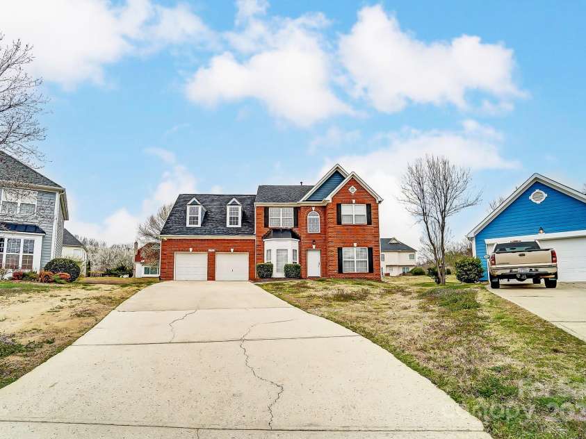12332 Ridge Cove Circle, Charlotte, NC 28273.  MLS# CAR4230545, YatesRealty ID 8415. 
