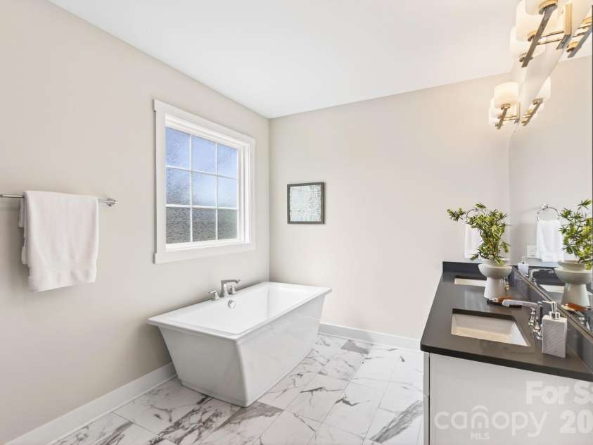 1316 Ordermore Avenue, Charlotte, NC 28203.  MLS# CAR4357333, YatesRealty ID 8415. 
