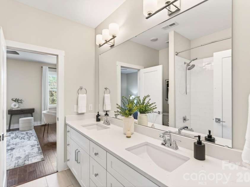 1316 Ordermore Avenue, Charlotte, NC 28203.  MLS# CAR4357333, YatesRealty ID 8415. 
