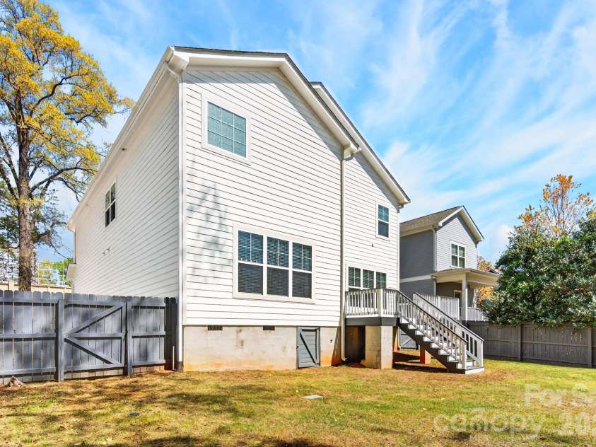 1316 Ordermore Avenue, Charlotte, NC 28203.  MLS# CAR4357333, YatesRealty ID 8415. 