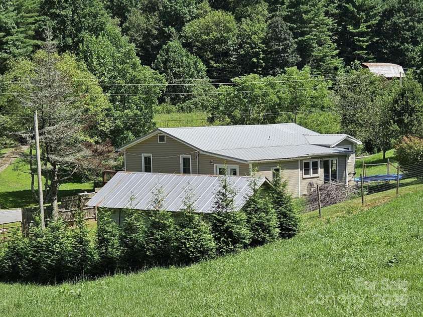 11267 Rush Fork Road, Clyde, NC 28721.  MLS# CAR4292382, YatesRealty ID 8416. 