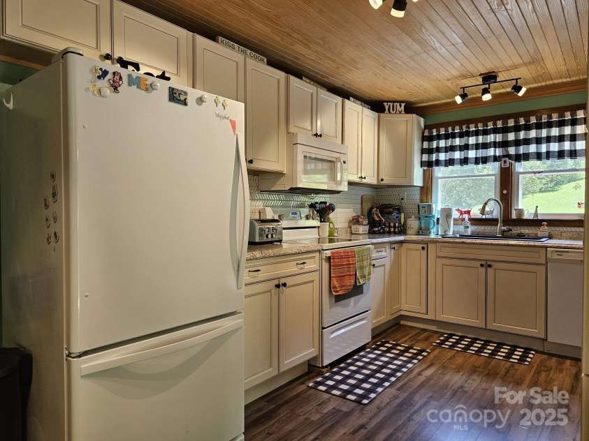 11267 Rush Fork Road, Clyde, NC 28721.  MLS# CAR4292382, YatesRealty ID 8416. 